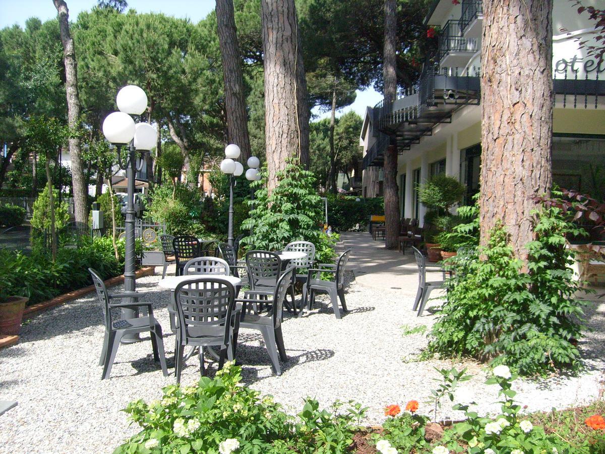 Hotel Boccaccio-Free Parking- Milano Marittima Exterior photo